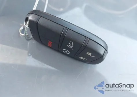 2015 Jeep Grand Cherokee Altitude z USA, uszkodzony, nr VIN 1C4RJFAG8FC142283